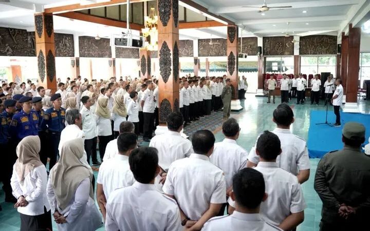 Bupati Pacitan Indrata Nur Bayuaji Pimpin Apel Kerja Paruh Waktu, Ajak Bersyukur Bagi Penerima SK P3K.
