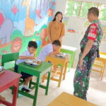 Dukung Program Pemerintah, Babinsa Kodim 1016/Palangka Raya Monitoring Pendistribusian MBG