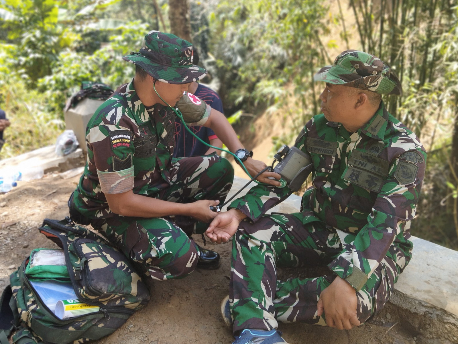 Pastikan Kondisi Sehat, Keslap TMMD 126 Desa Petungsinarang Cek Kesehatan Personel Satgas