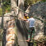 Kejar Pembangunan Gapura Oleh Satgas TMMD 126 Sebagai Simbol Utama di Desa Petungsinarang.