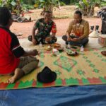 Babinsa Koramil 1015-09/Seruyan Hilir Laksanakan Komsos Dengan Warga Dan Pantau Wilayah Binaan