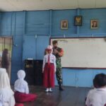 Tanamkan Rasa Cinta Tanah Air, Babinsa Koramil 1015-01/Mentaya Hilir Selatan Berikan Materi Wasbang Bagi Anak Sekolah Dasar