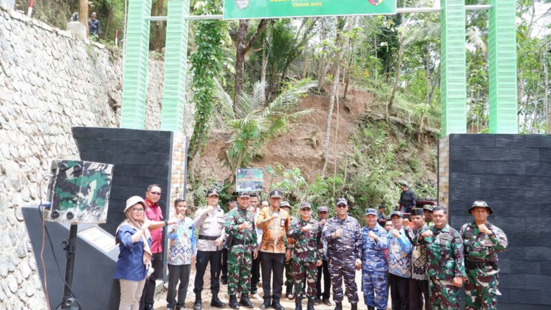 Irup Kadispotdirga Didampingi Dansatgas TMMD 126 Kodim Bersama Forkopimda Tinjau Lokasi Fisik