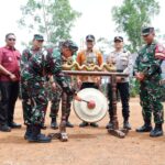 Kadispotdirga Lanud Iswahjudi Pimpin Upacara Penutupan TMMD ke 126 Kodim Pacitan