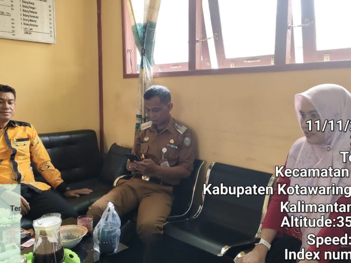 Camat Seranau Dampingi Irbansus Monitoring di Kantor Desa Terantang Hilir