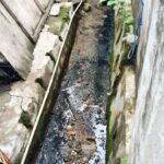 Akibat Saluran Air Sempit dan Dangkal, Jalan H. Agus Salim Gg. 7 Sampang Sering Banjir Waktu Musim Penghujan.