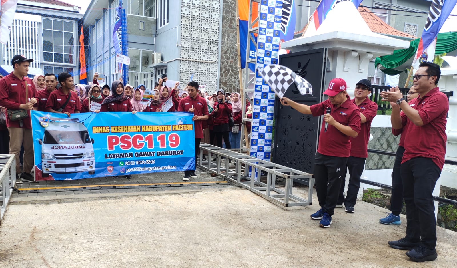 Sederhana.., Jalan Sehat Warnai Peringatan HKN ke-61 di Pacitan, Dinkes Berharap Kesehatan Masyarakat Pacitan Lebih Baik.