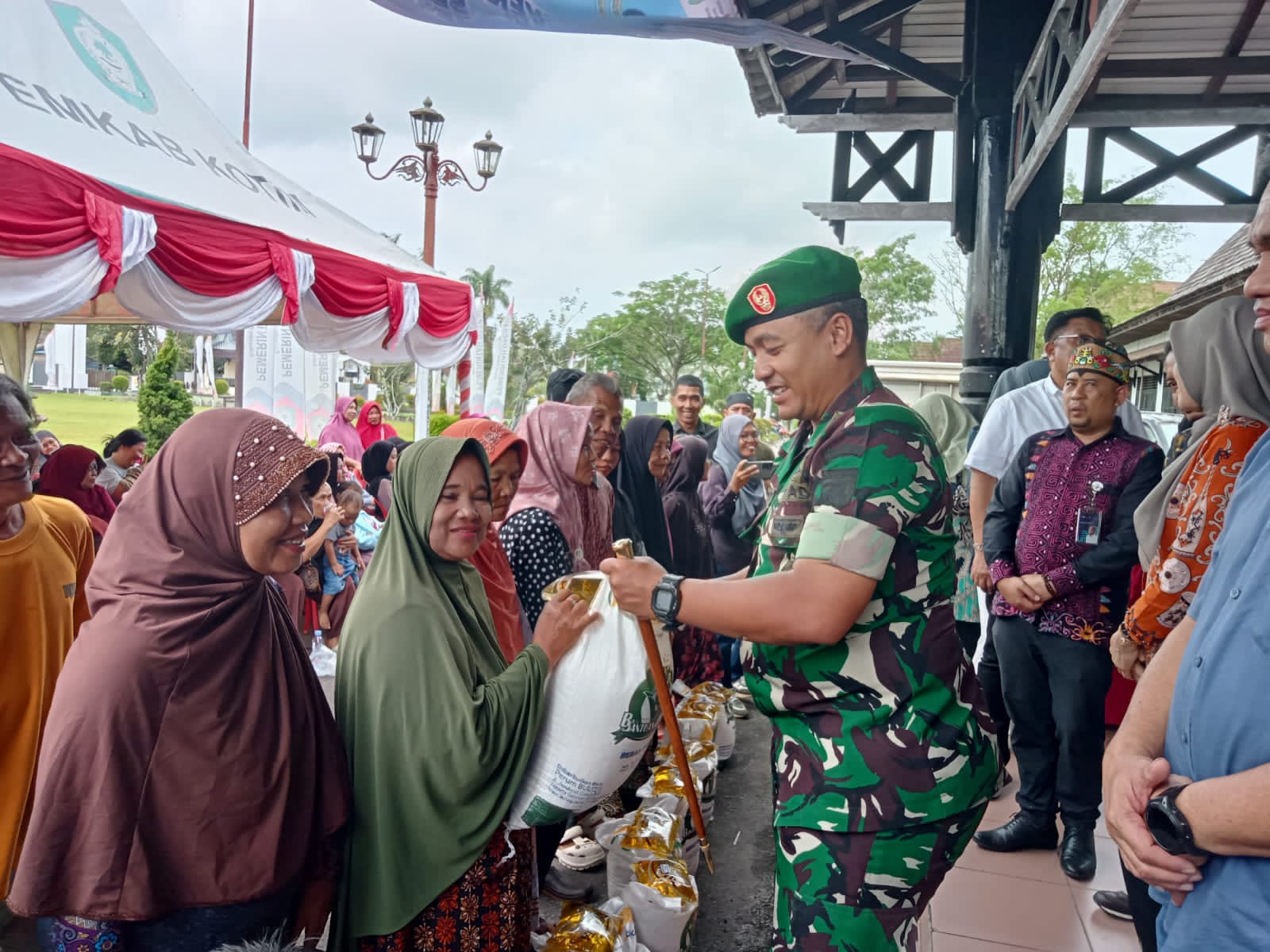 Komandan Kodim 1015/Sampit Hadiri Zoom Meeting Penyerahan Bantuan Pangan Presiden RI.