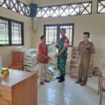 Pastikan Bantuan Berjalan Aman, Babinsa Kodim 1016/Plk Dampingi Penyaluran Bantuan Pangan