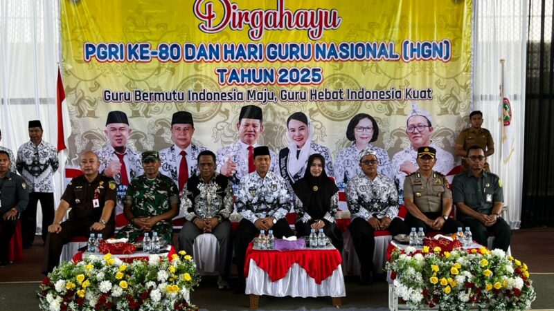 Komandan Kodim 1015/Sampit Hadiri Kegiatan HUT PGRI Ke-80 Dan Hari Guru Nasional.