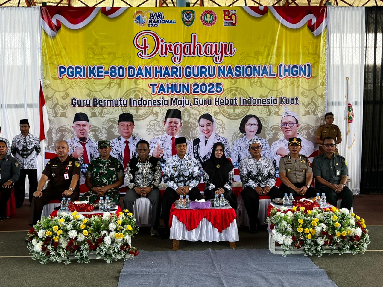 Komandan Kodim 1015/Sampit Hadiri Kegiatan HUT PGRI Ke-80 Dan Hari Guru Nasional.