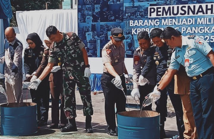 BEA CUKAI PANGKALAN BUN MUSNAHKAN BARANG MILIK NEGARA, ROKOK ILEGAL DAN BARANG LARANGAN