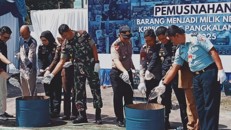 BEA CUKAI PANGKALAN BUN MUSNAHKAN BARANG MILIK NEGARA, ROKOK ILEGAL DAN BARANG LARANGAN