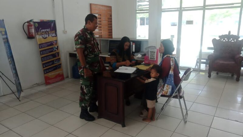 Pererat Sinergitas, Babinsa Koramil 1016-02/Bukit Batu, Kodim1016/Palangka Raya Komsos Dengan Perangkat Kelurahan