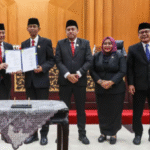 Raperda Tentang APBD 2026 Rp12,7 Triliun Disepakati Pemkot dan DPRD Surabaya.