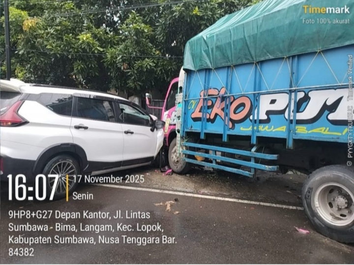 Mobil Expander Diseruduk Truck di Jalur Sumbawa – Bima Menewaskan Satu Orang Korban dan Enam Luka-Luka.
