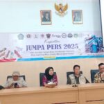 Dalam Rangka Peringatan Hari Anak Sedunia, Diskominfo Kabupaten Sidoarjo Berkolaborasi Dengan Lembaga Jurnalis JOSS di SMPN 1 Sidoarjo Untuk Pengenalan Literisasi Digital.