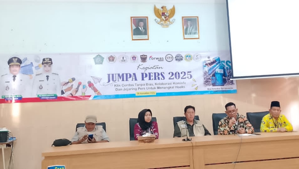Dalam Rangka Peringatan Hari Anak Sedunia, Diskominfo Kabupaten Sidoarjo Berkolaborasi Dengan Lembaga Jurnalis JOSS di SMPN 1 Sidoarjo Untuk Pengenalan Literisasi Digital.