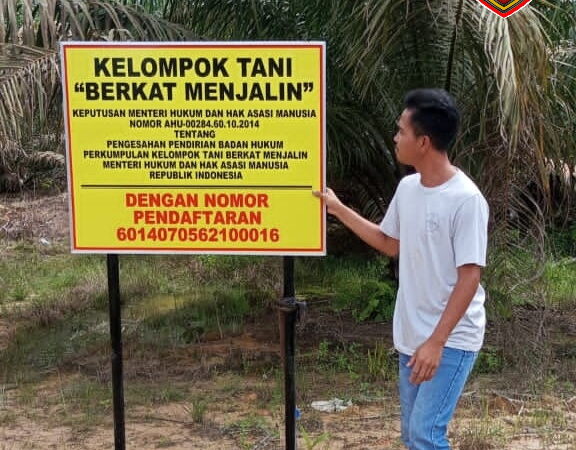 Pemilik Perekebunan di Desa Menjalin, Kecamatan Parenggean KOTIM Memasang Nama Kelompok Tani Berkat Menjalin Secara Diam-diam Tanpa Ijin.