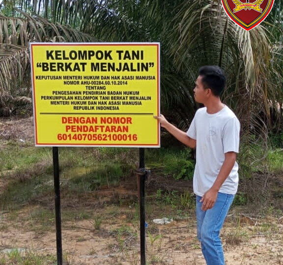 Pemilik Perekebunan di Desa Menjalin, Kecamatan Parenggean KOTIM Memasang Nama Kelompok Tani Berkat Menjalin Secara Diam-diam Tanpa Ijin.