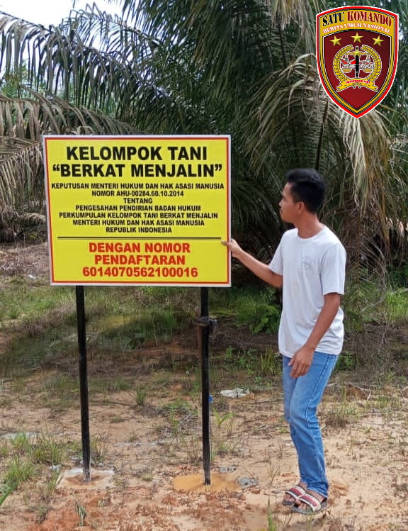 Pemilik Perekebunan di Desa Menjalin, Kecamatan Parenggean KOTIM Memasang Nama Kelompok Tani Berkat Menjalin Secara Diam-diam Tanpa Ijin.