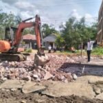 PUPR KOBAR LAKUKAN PENANGANAN DARURAT JALAN RUSAK DI PANGKALAN TIGA