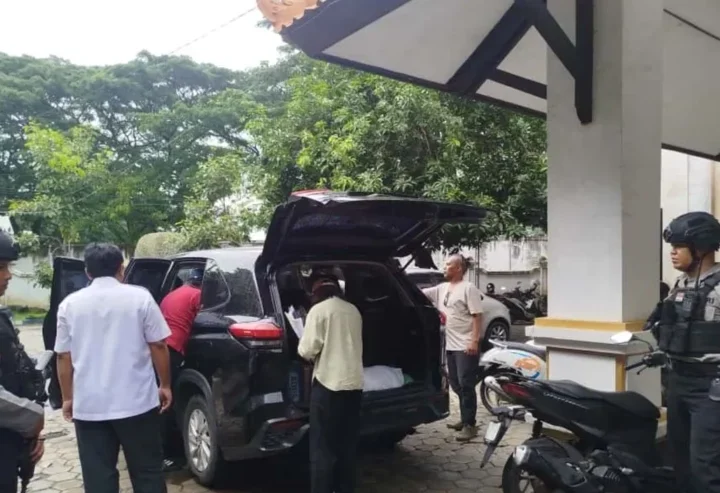 Mobil Dinas Kadisbudparpora Ponorogo Diperiksa dan Digeledah KPK, Dalam Penyelidikan Monumen Reog