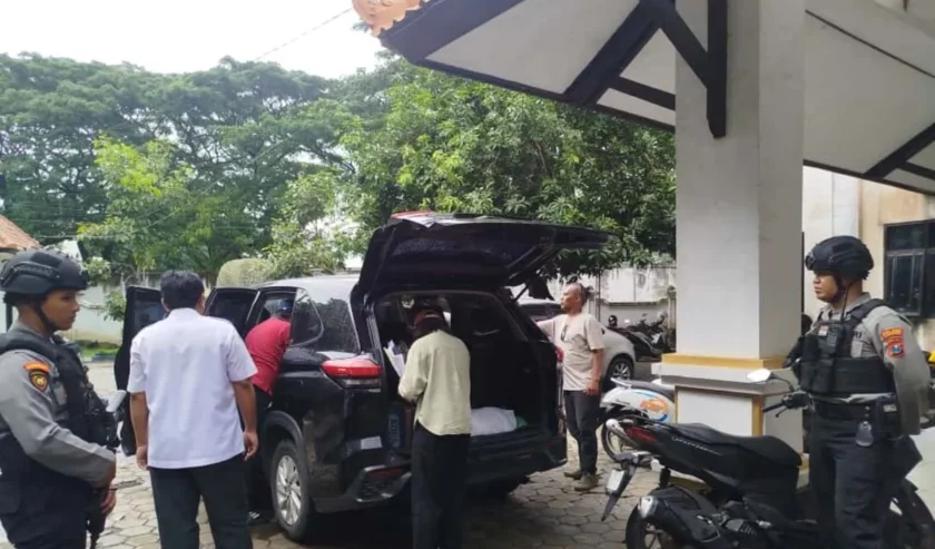 Mobil Dinas Kadisbudparpora Ponorogo Diperiksa dan Digeledah KPK, Dalam Penyelidikan Monumen Reog
