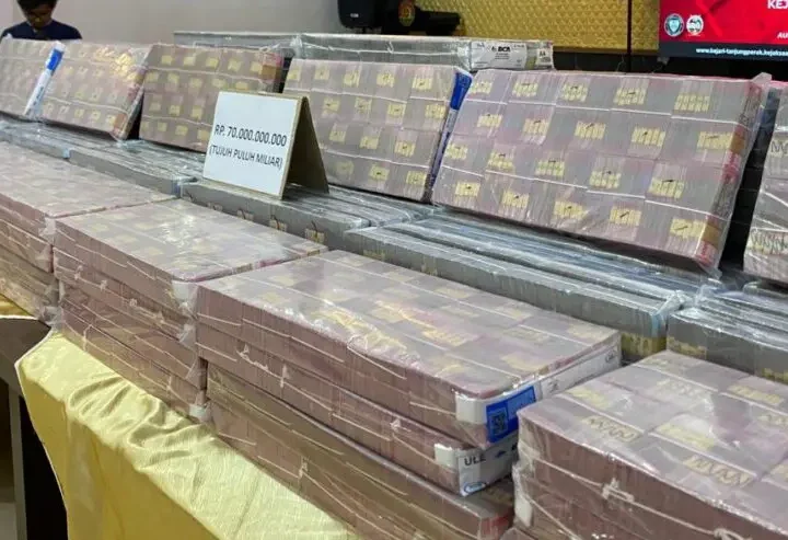 Uang Rp70 Miliar Hasil Korupsi Proyek Pelabuhan Diamankan Oleh Kejari Tanjung Perak Surabaya