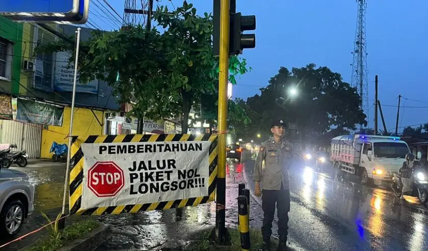 Jalur Lumajang-Malang Jawa Timur Ditutup Sementara Karena Potensi Longsor Erupsi Gunung Semeru