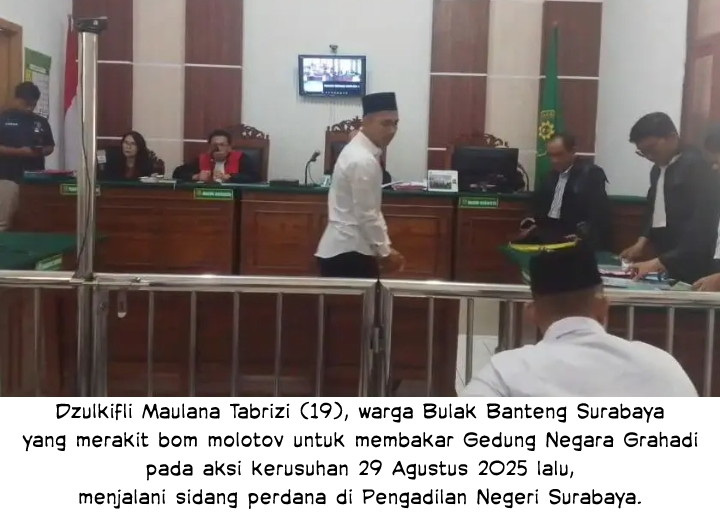Didakwa Pasal Berlapis, Terdakwa Perakit Bom Molotov Untuk Bakar Grahadi Surabaya, Pada Sidang Perdananya.