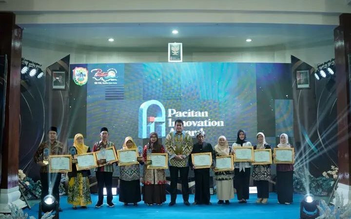 Wakil Bupati Pacitan Gagarin Sumrambah Menghadiri Malam Anugerah Pacitan Innovatian award 2025