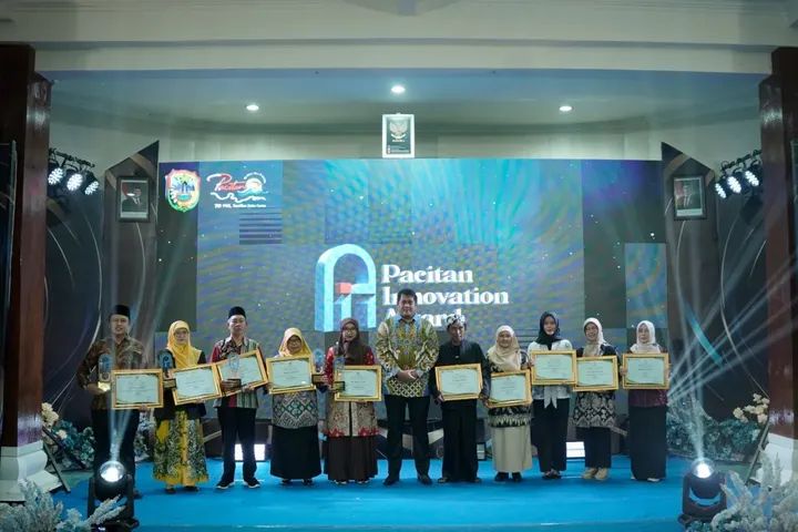 Wakil Bupati Pacitan Gagarin Sumrambah Menghadiri Malam Anugerah Pacitan Innovatian award 2025