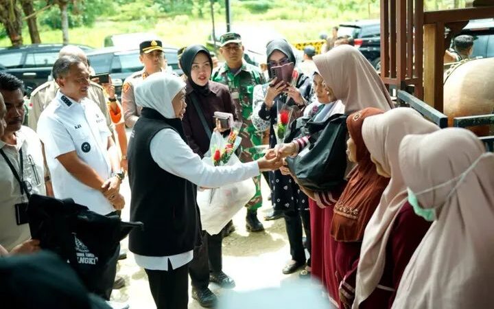 Gubernur Jawa Timur Khofifah Indar Parawansa Gandeng Kaka Slank di Acara Festival Konservasi Mangrove Dedikasi Untuk Ibu Pertiwi