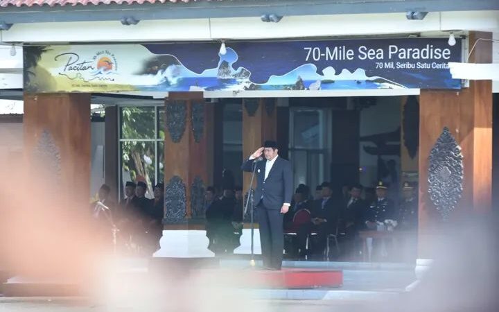 Wakil Bupati Pacitan Gagarin Sumrambah Pimpin Upacara Peringatan Hari Bela Negara Yang Dirangkaikan Dengan Hari Kesetiakawanan Sosial Nasional