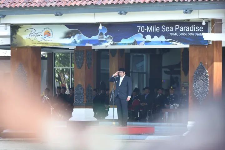 Wakil Bupati Pacitan Gagarin Sumrambah Pimpin Upacara Peringatan Hari Bela Negara Yang Dirangkaikan Dengan Hari Kesetiakawanan Sosial Nasional