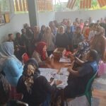 475 Warga Penerima Penyaluran BLTS Kesra 2025 di Pendopo Desa Lumpang Parungpanjang Berjalan Dengan Lancar.