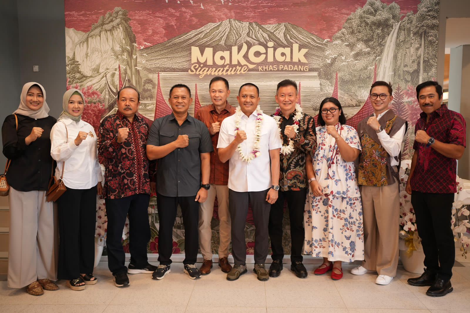 Telah Dibuka Restoran MakCiak Signature Cijantung, Hadirkan Pengalaman Kuliner Khas Minangkabau yang Premium dan Otentik