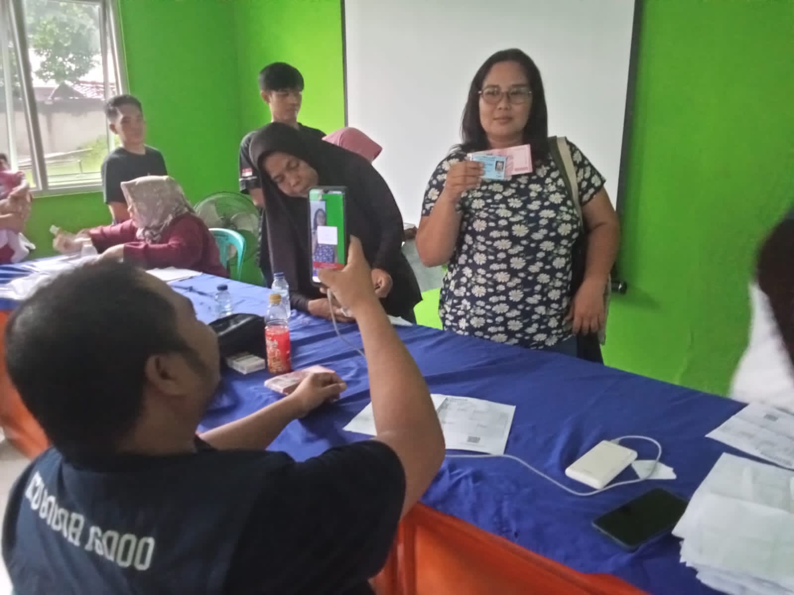 Penyaluran Bantuan Langsung Tunai Sementara (BLTS) Kesra di Desa Cibunar Parungpanjang Periode 2025