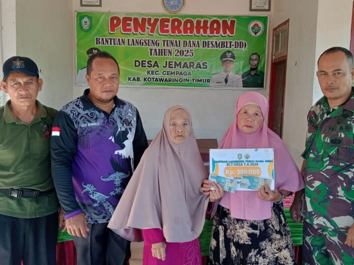 Babinsa Koramil 1015-06/Cempaga Serahkan Bantuan Langsung Tunai Dana Desa.