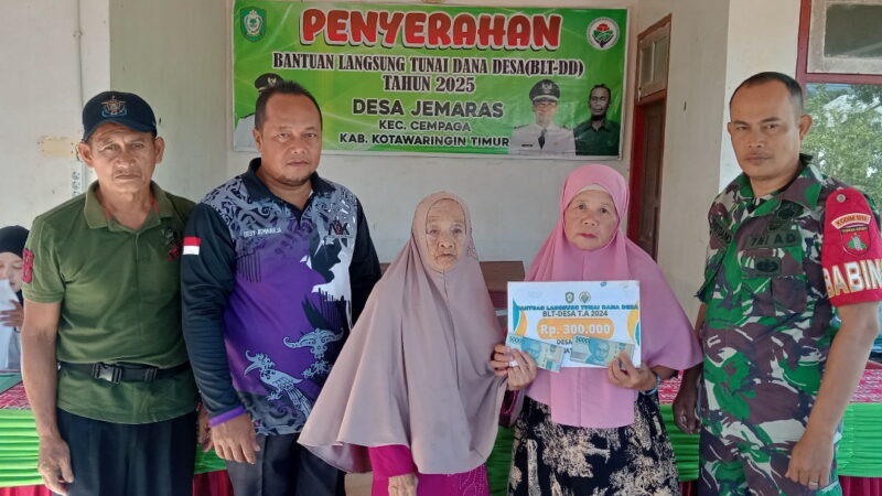 Babinsa Koramil 1015-06/Cempaga Serahkan Bantuan Langsung Tunai Dana Desa.