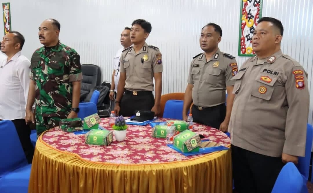 Komandan Kodim 1015/Sampit Hadiri Rapat Evaluasi Pengendalian Karhutla di Wilayah Kab Seruyan TA 2025.