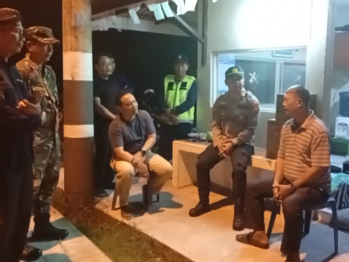 Pastikan Situasi Aman dan Kondusif, Babinsa Kodim 1016/Plk Adakan Pemantauan Pos Kamling di Wilayahnya