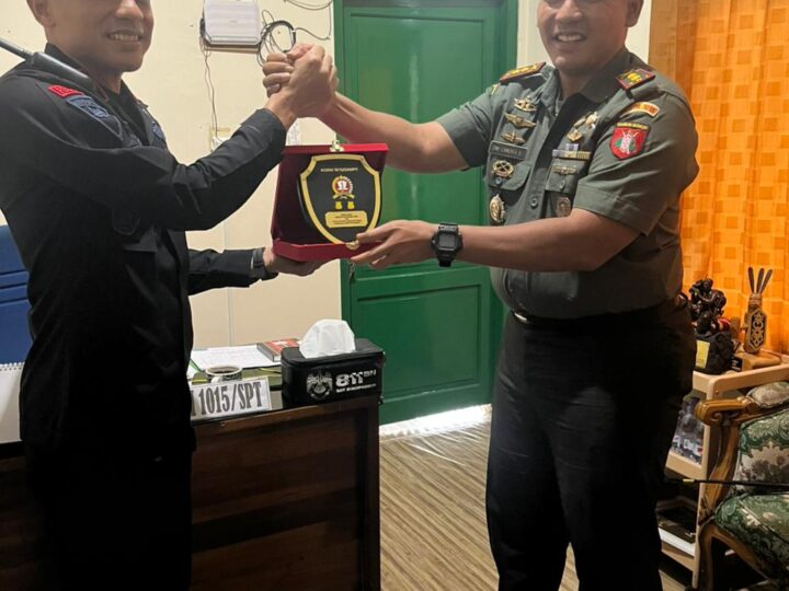 Tingkatkan Sinergitas TNI-Porli, Dandim 1015/Sampit melaksanakan Audiensi dengan Danyon B Pelopor Sat Brimob Polda Kalteng di Makodim 1015/Sampit