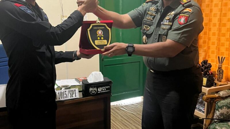 Tingkatkan Sinergitas TNI-Porli, Dandim 1015/Sampit melaksanakan Audiensi dengan Danyon B Pelopor Sat Brimob Polda Kalteng di Makodim 1015/Sampit