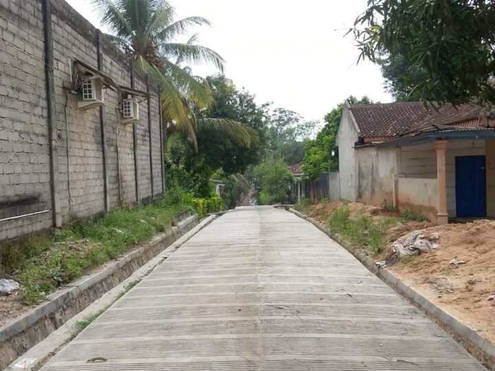Pemerimtahan Desa Negara Tulang Bawang Kecamatan Bunga Mayang Telah Menyelesaikan Pekerjaan Jalan Rabat Beton Dan Lapen.