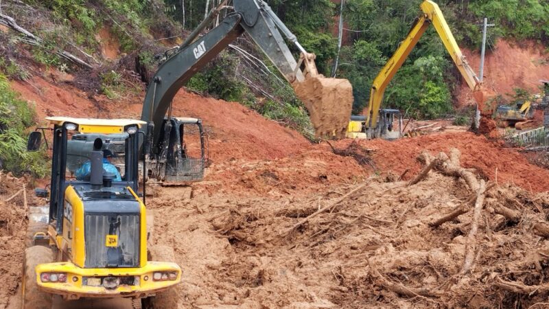 Satgas Yonzipur I/DD Berhasil Buka 51 Km Akses Tertutup Longsor di Tapteng