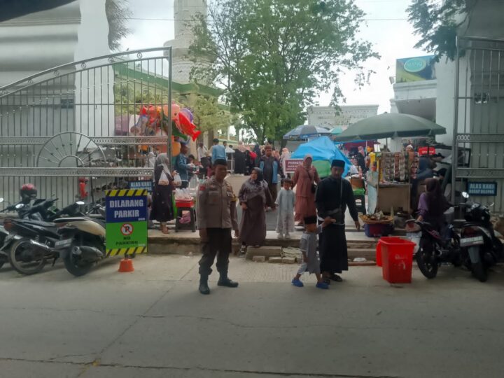 Polsek Pasar Kemis Laksanakan Pengamanan Pengajian Mingguan di Masjid Al-Istiqaliyah Cilongok