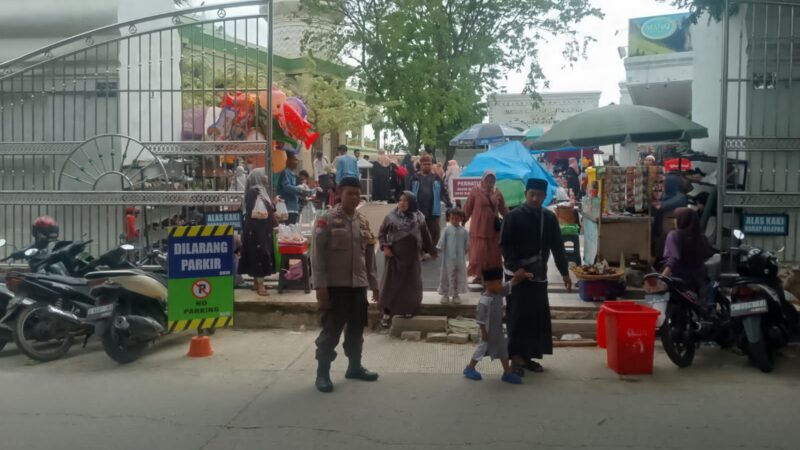 Polsek Pasar Kemis Laksanakan Pengamanan Pengajian Mingguan di Masjid Al-Istiqaliyah Cilongok