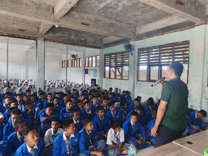 Polsek Kronjo Edukasi Pelajar SMA Bahaya Narkoba